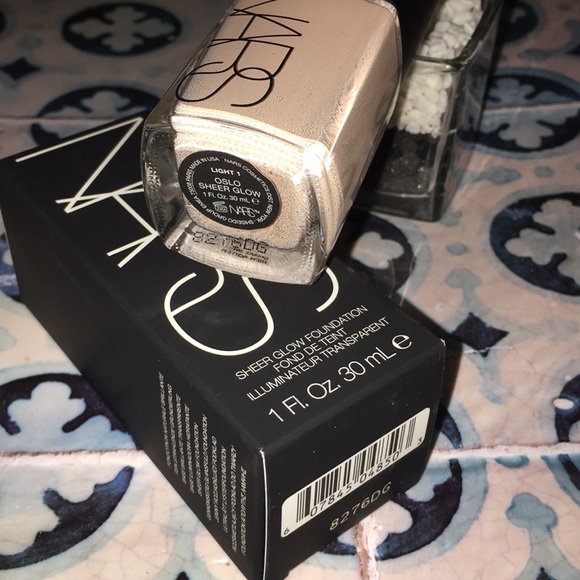 NARS Oslo Sheer Glow Foundation BNIN ๐๐โจ Light 1 - Picture 8 of 8